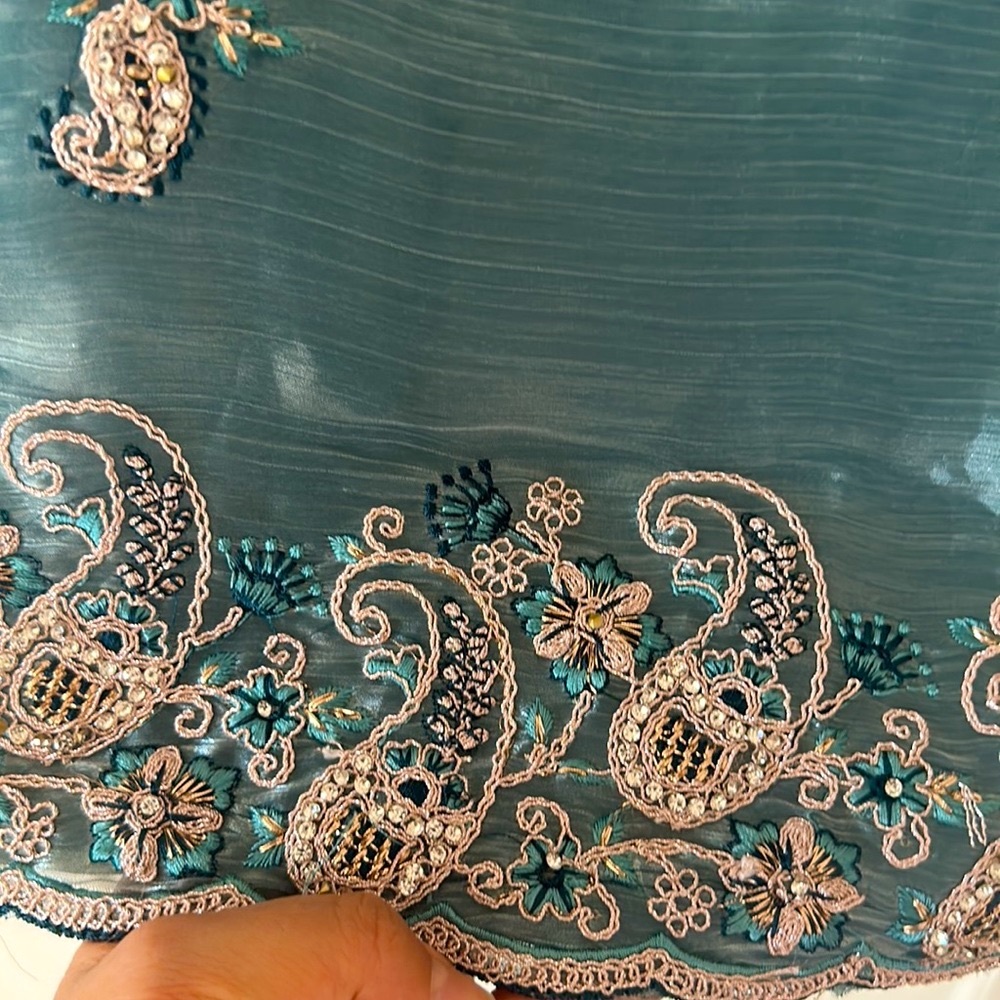 New silk saree set. - Picture 4 of 5